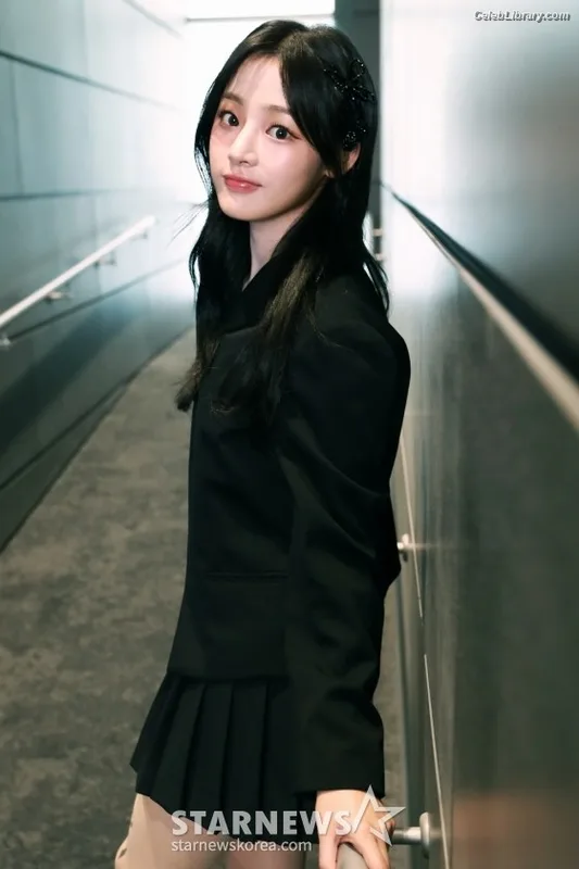 Minji (NewJeans) photo 2 of 1154