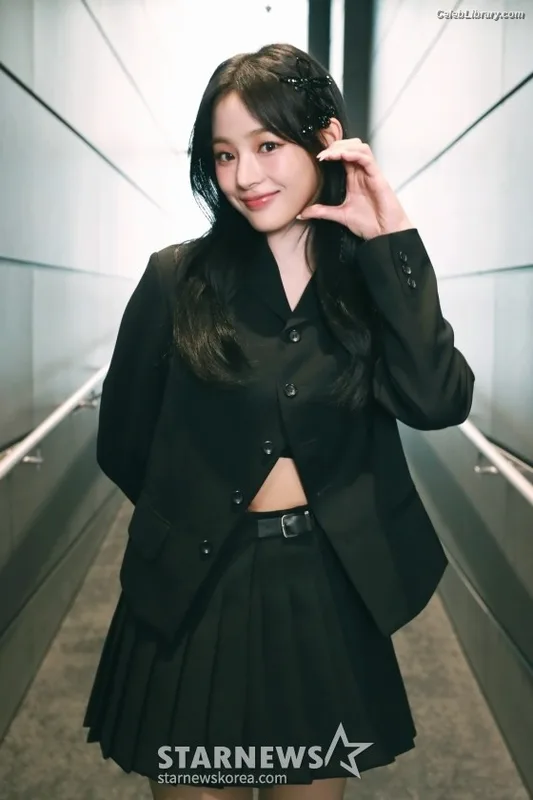 Minji (NewJeans) photo 3 of 1154