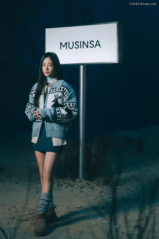 Minji (NewJeans) photo 19 of 1154