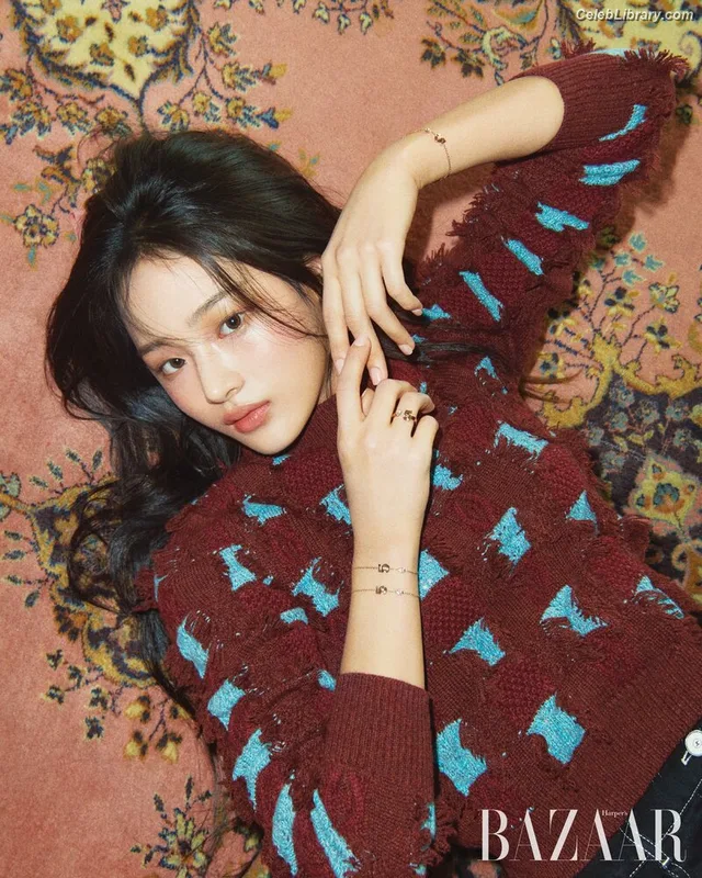 Minji (NewJeans) photo 21 of 1154