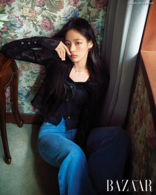 Minji (NewJeans) photo 24 of 1154