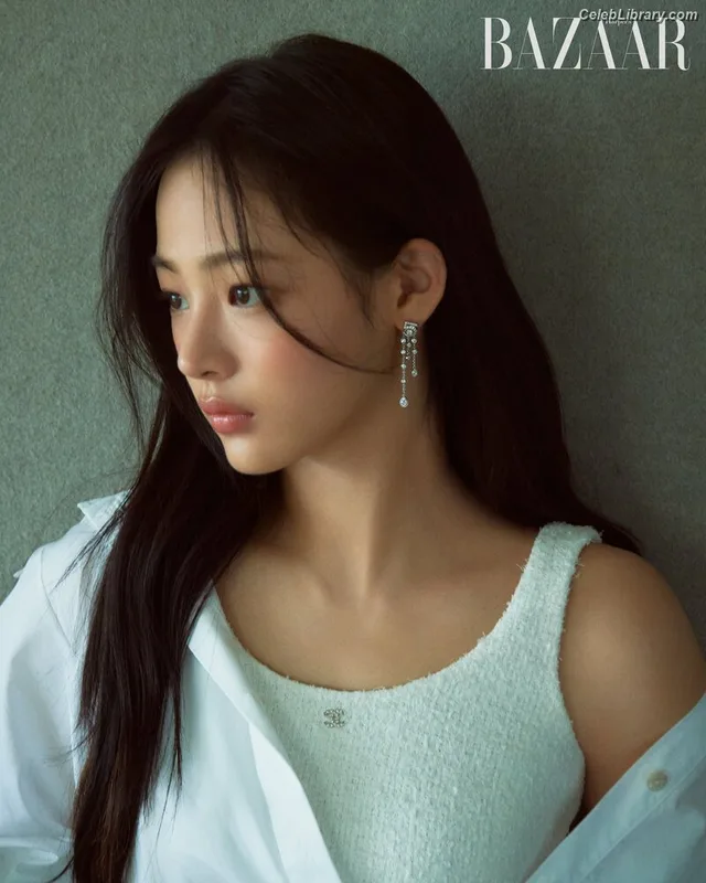 Minji (NewJeans) photo 1 of 1154
