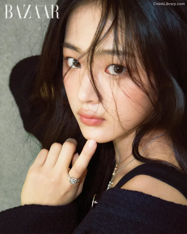 Minji (NewJeans) photo 2 of 1154
