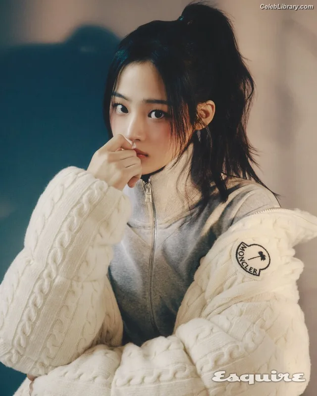 Minji (NewJeans) photo 8 of 1154
