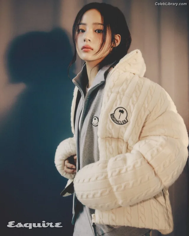 Minji (NewJeans) photo 9 of 1154