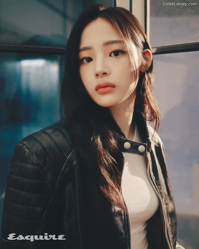 Minji (NewJeans) photo 10 of 1154
