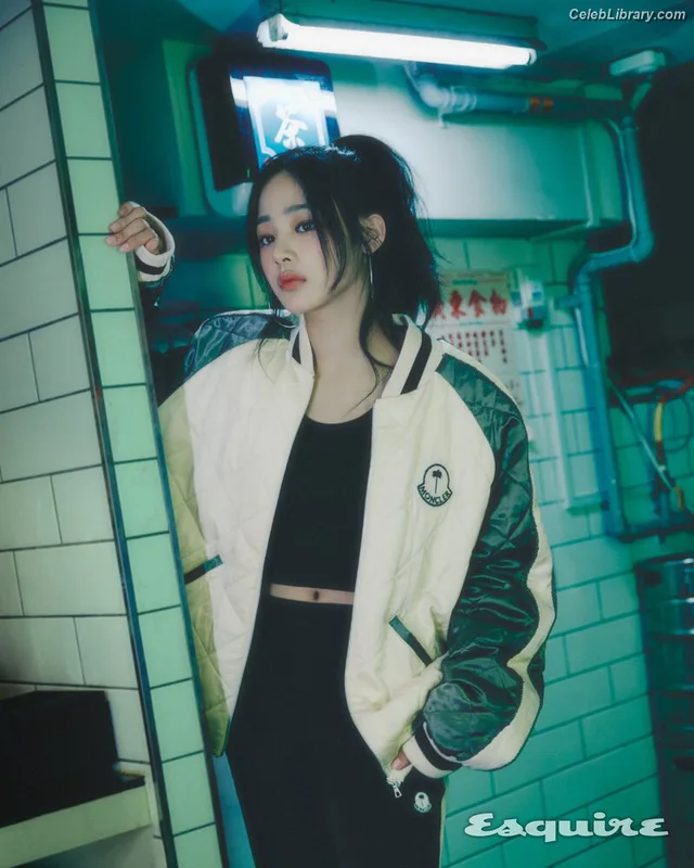 Minji (NewJeans) photo 14 of 1154