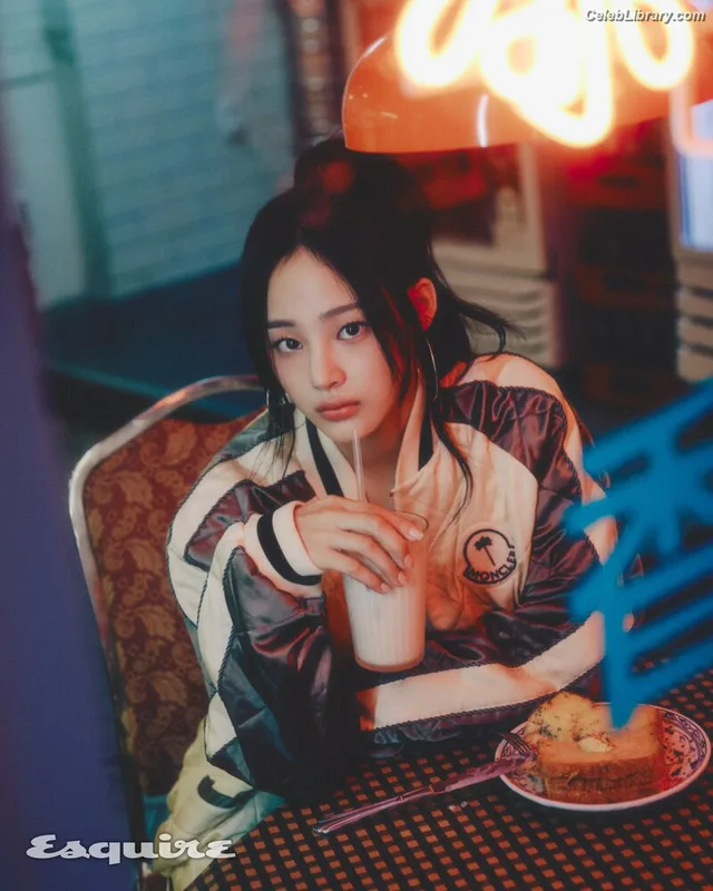 Minji (NewJeans) photo 15 of 1154