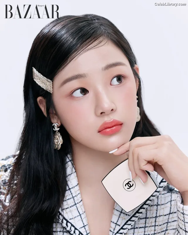 Minji (NewJeans) photo 18 of 1154