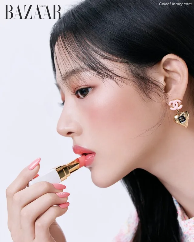Minji (NewJeans) photo 19 of 1154