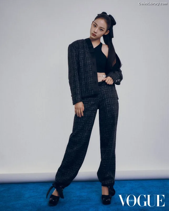 Minji (NewJeans) photo 21 of 1154