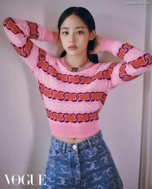 Minji (NewJeans) photo 24 of 1154