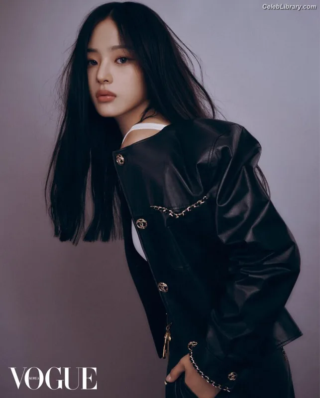 Minji (NewJeans) photo 4 of 1154