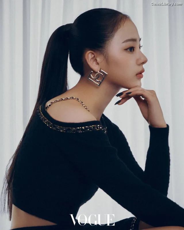 Minji (NewJeans) photo 9 of 1154