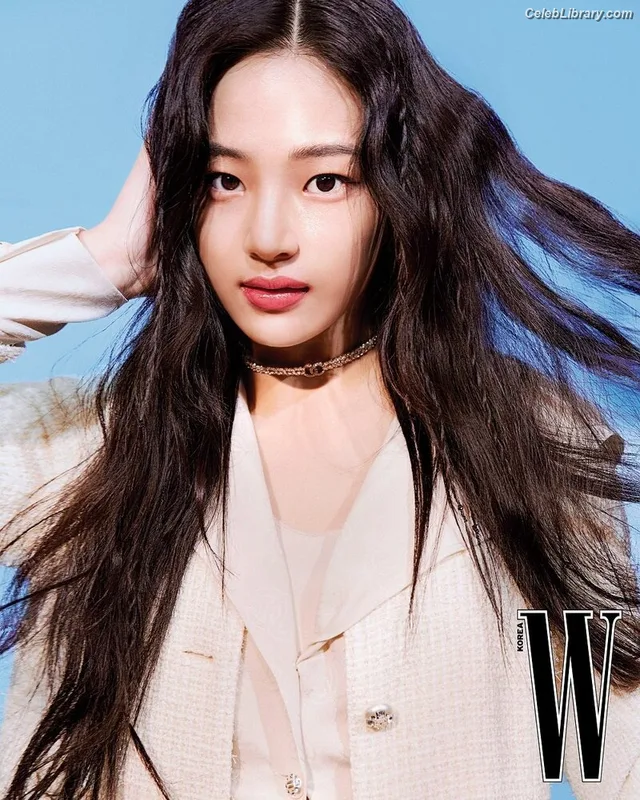 Minji (NewJeans) photo 11 of 1154