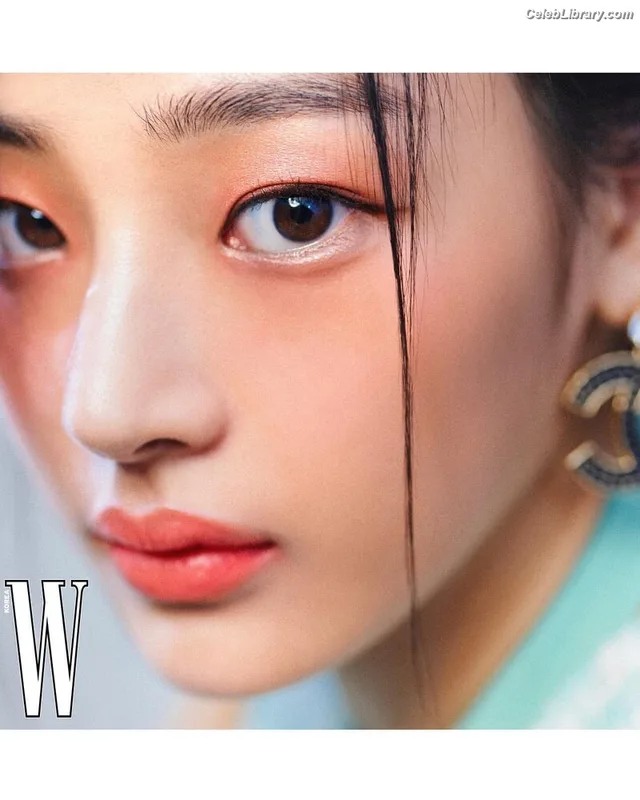 Minji (NewJeans) photo 14 of 1154