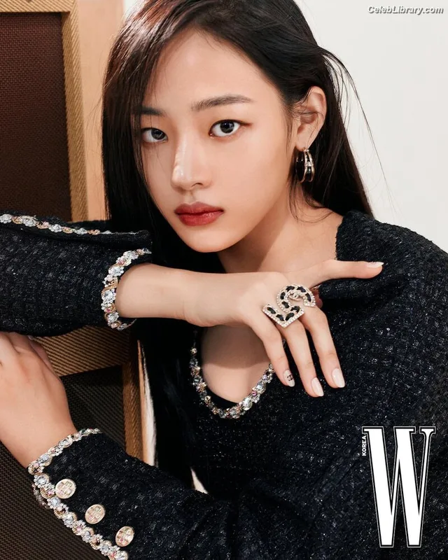 Minji (NewJeans) photo 15 of 1154