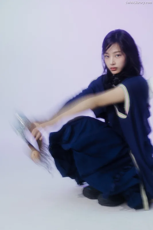 Minji (NewJeans) photo 6 of 1154