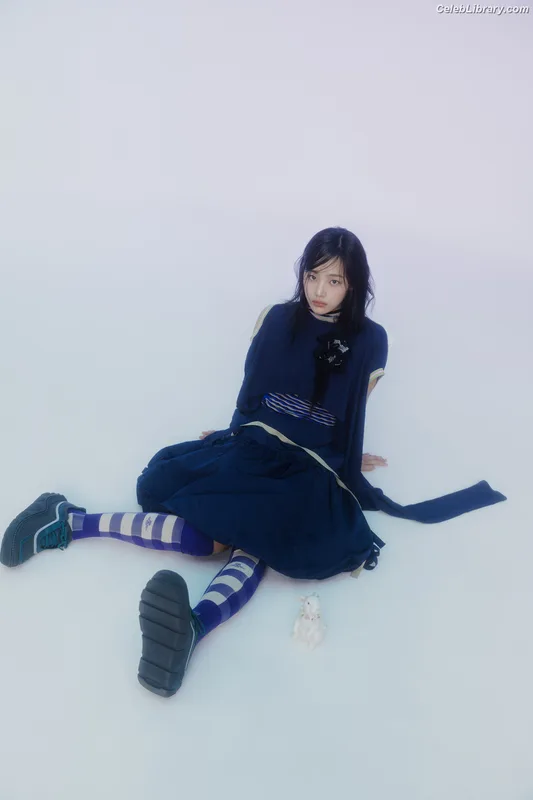 Minji (NewJeans) photo 7 of 1154