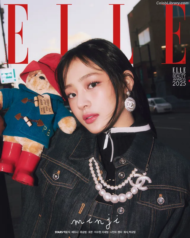 Minji (NewJeans) photo 16 of 1154