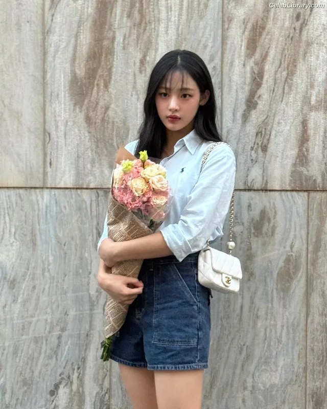 Minji (NewJeans) photo 24 of 1154