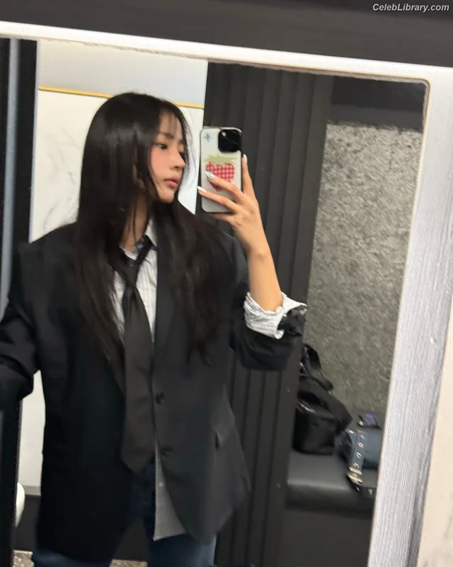 Minji (NewJeans) photo 11 of 1154