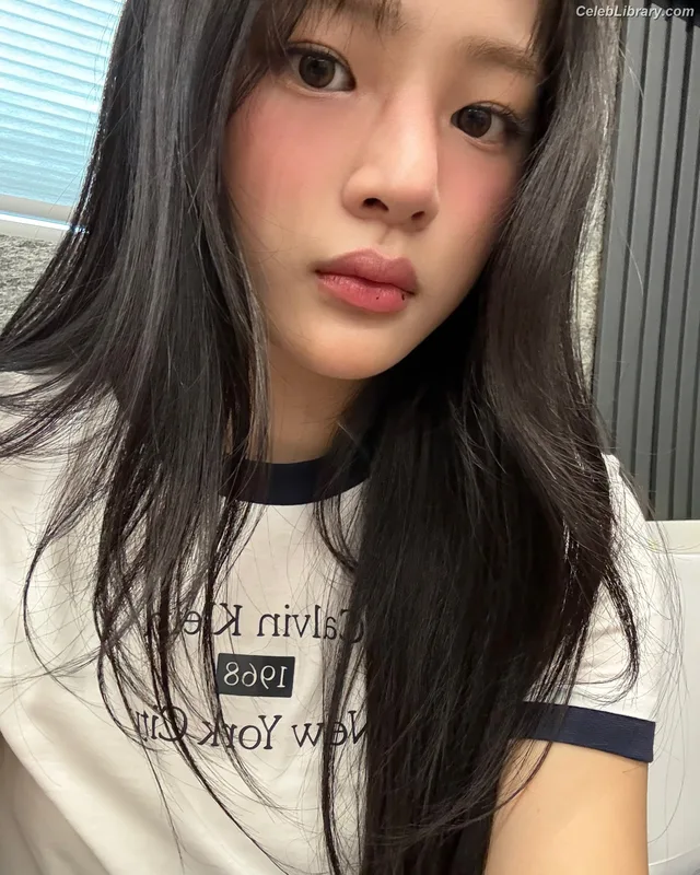 Minji (NewJeans) photo 13 of 1154