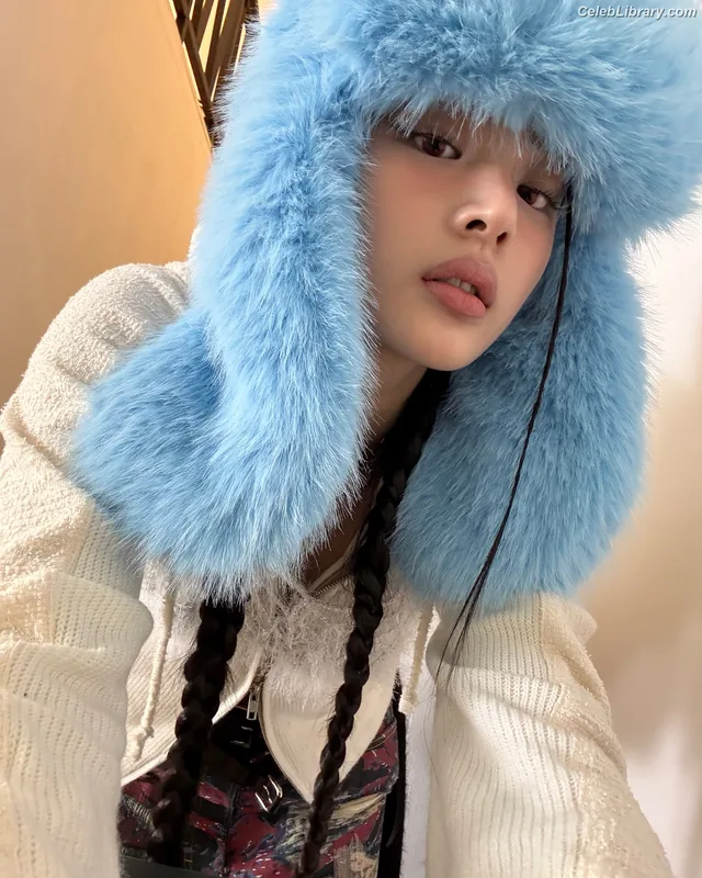 Minji (NewJeans) photo 15 of 1154