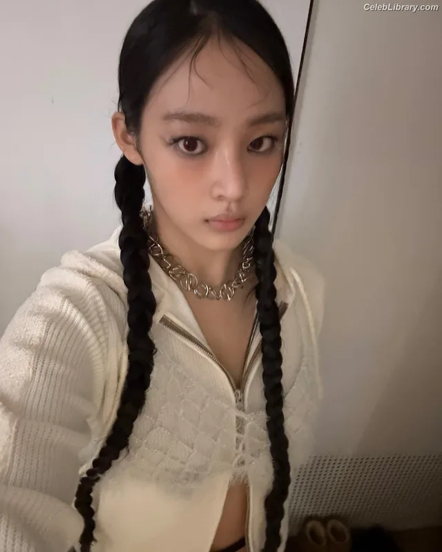 Minji (NewJeans) photo 20 of 1154