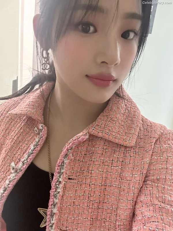 Minji (NewJeans) photo 4 of 1154