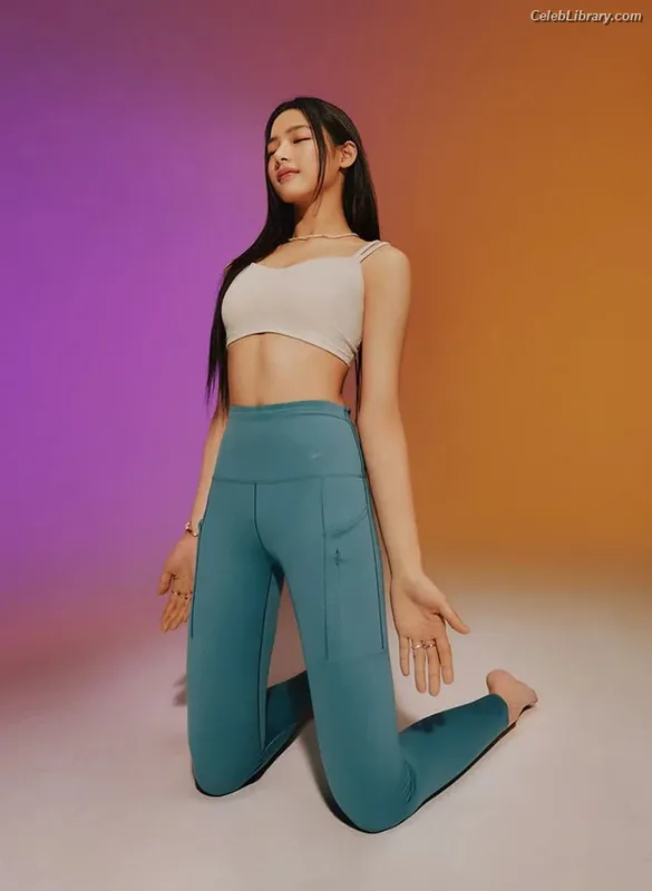 Minji (NewJeans) photo 10 of 1154