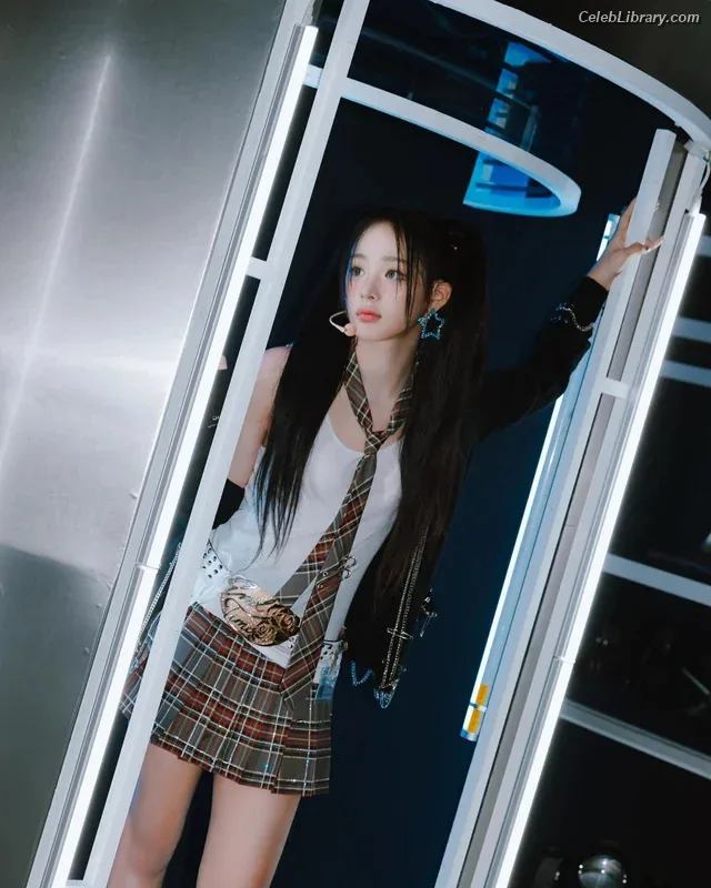 Minji (NewJeans) photo 11 of 1154