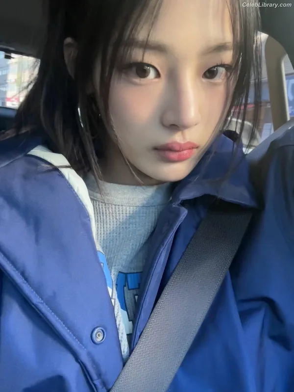 Minji (NewJeans) photo 16 of 1154