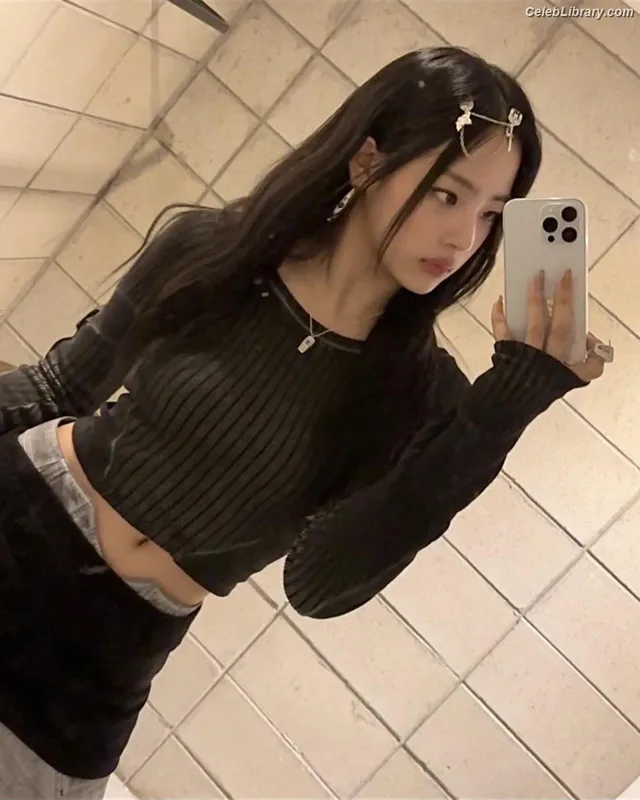 Minji (NewJeans) photo 19 of 1154