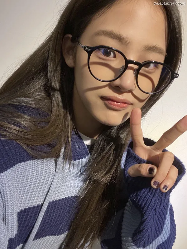 Minji (NewJeans) photo 23 of 1154