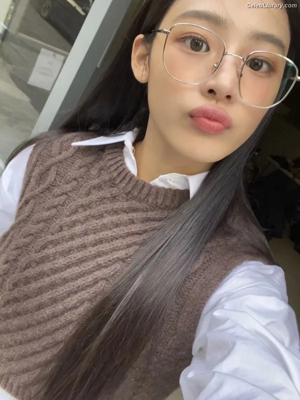 Minji (NewJeans) photo 24 of 1154