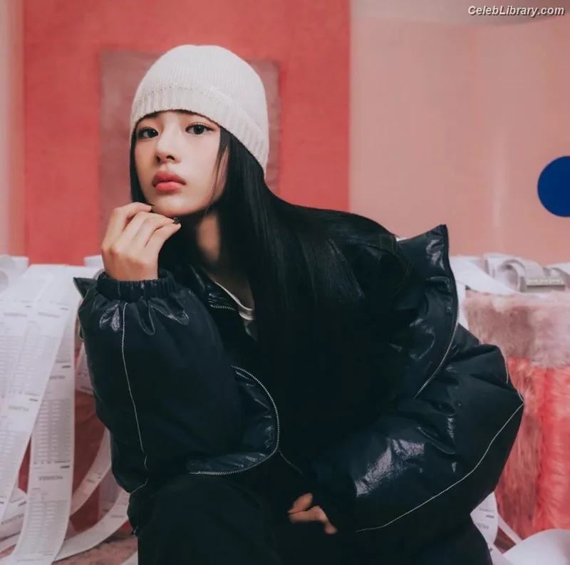 Minji (NewJeans) photo 6 of 1154