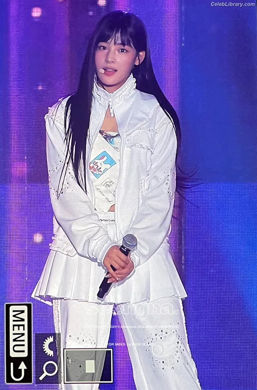 Minji (NewJeans) photo 11 of 1154