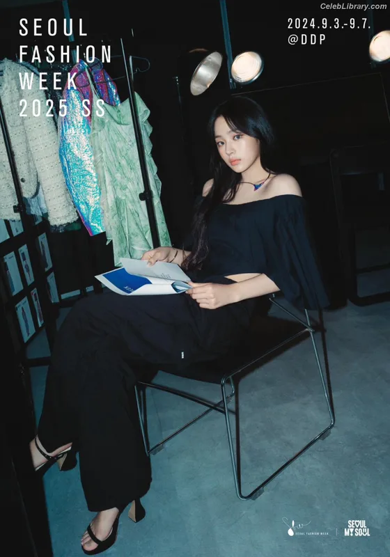 Minji (NewJeans) photo 12 of 1154