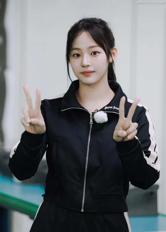Minji (NewJeans) photo 20 of 1154