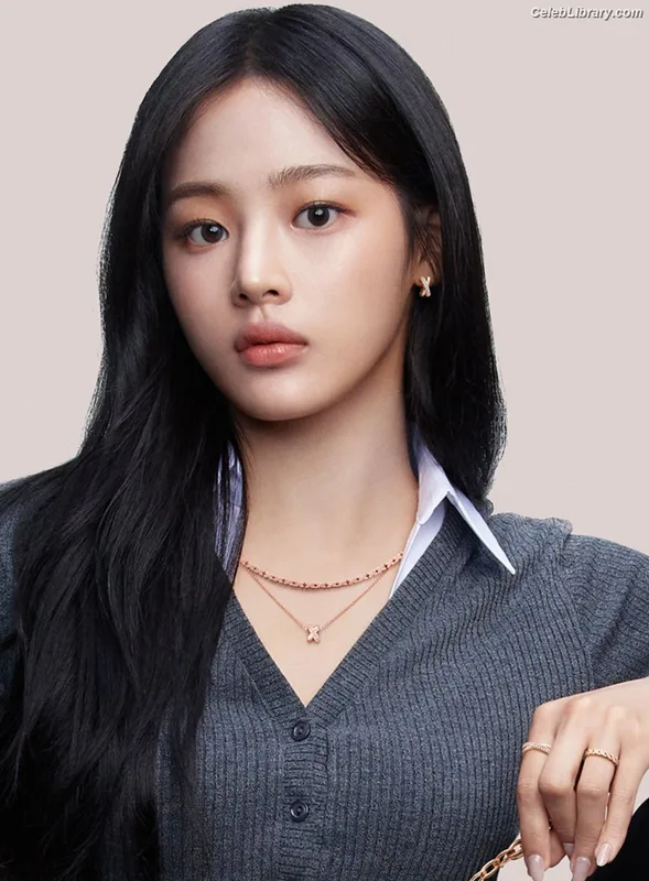Minji (NewJeans) photo 2 of 1154