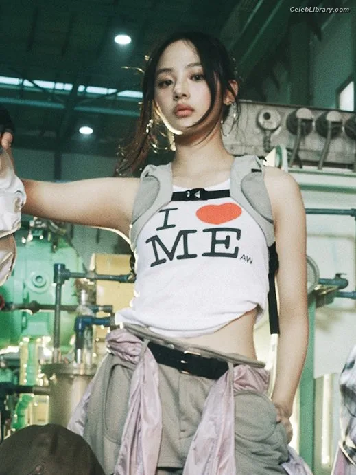 Minji (NewJeans) photo 6 of 1154