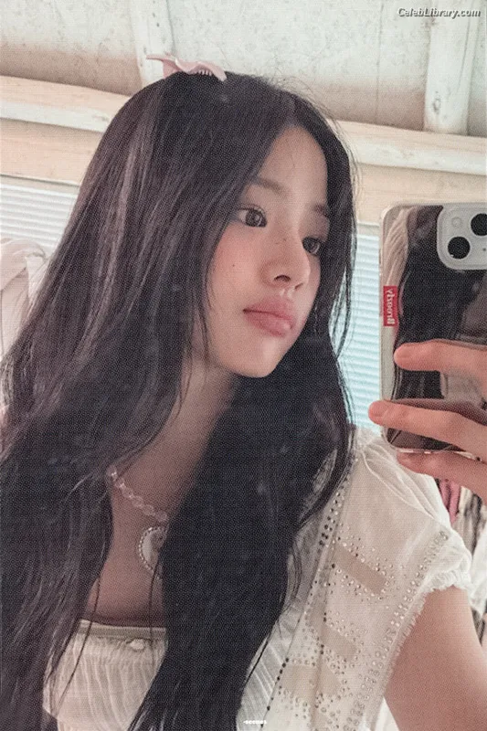 Minji (NewJeans) photo 9 of 1154