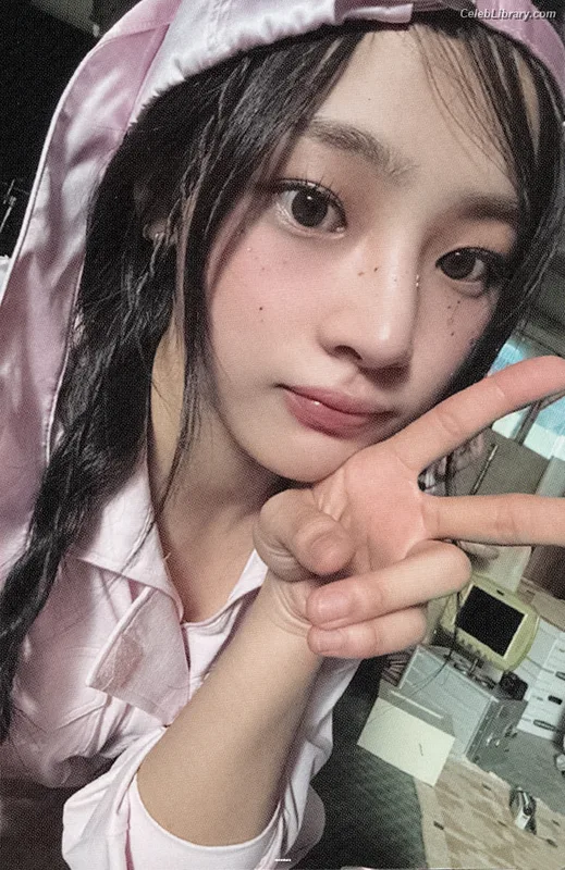 Minji (NewJeans) photo 10 of 1154