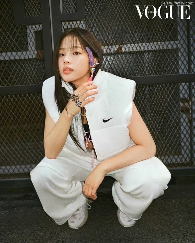Minji (NewJeans) photo 15 of 1154