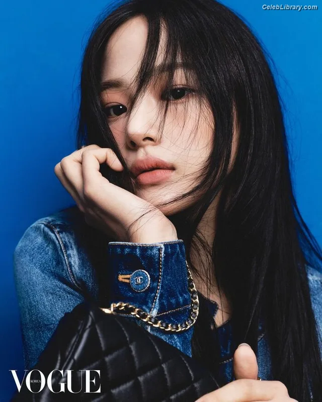 Minji (NewJeans) photo 16 of 1154