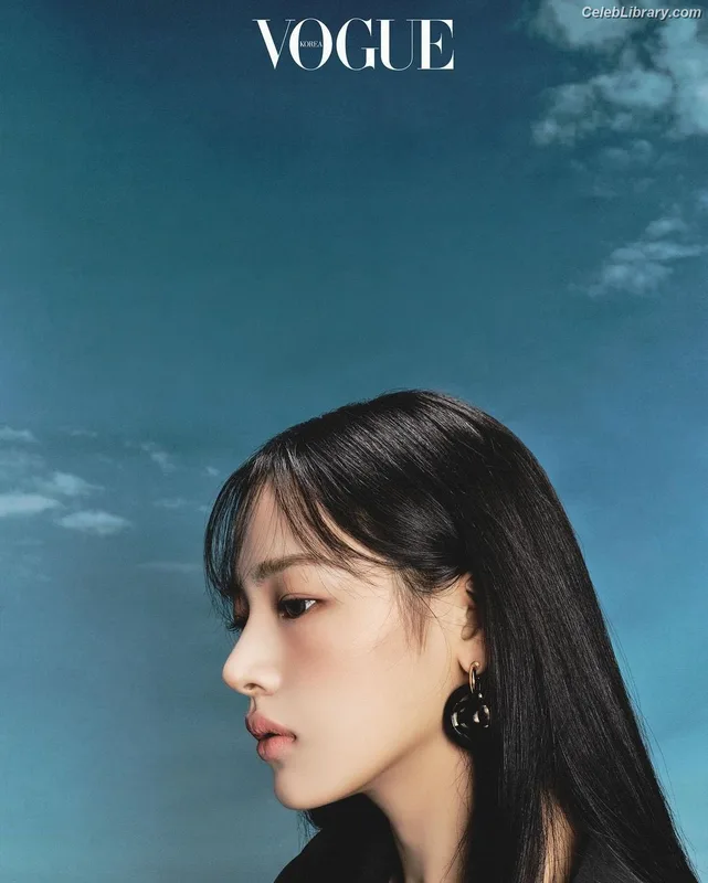 Minji (NewJeans) photo 17 of 1154