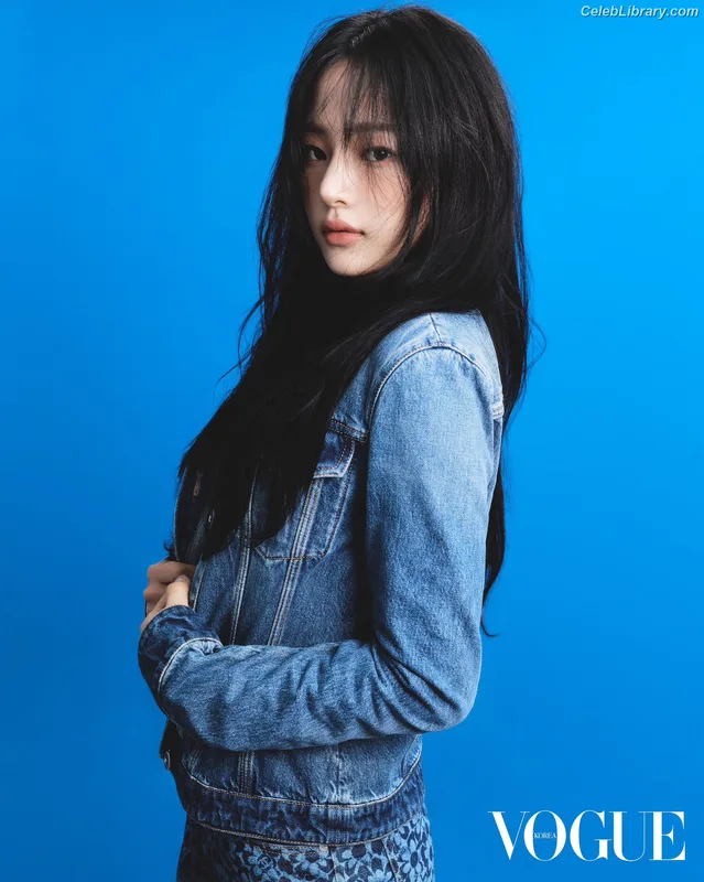 Minji (NewJeans) photo 20 of 1154