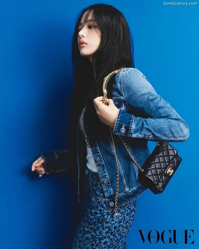 Minji (NewJeans) photo 21 of 1154
