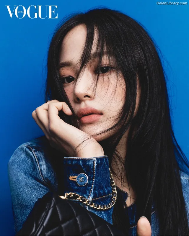 Minji (NewJeans) photo 22 of 1154